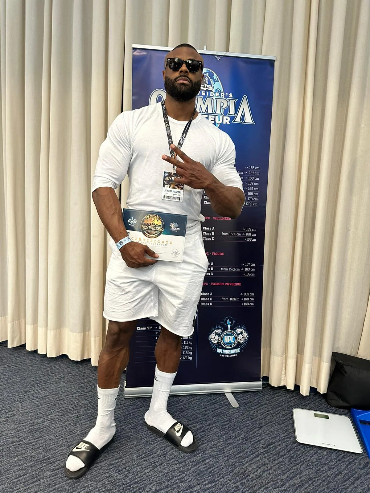 Bruno Vignon pose bodybuilding competition